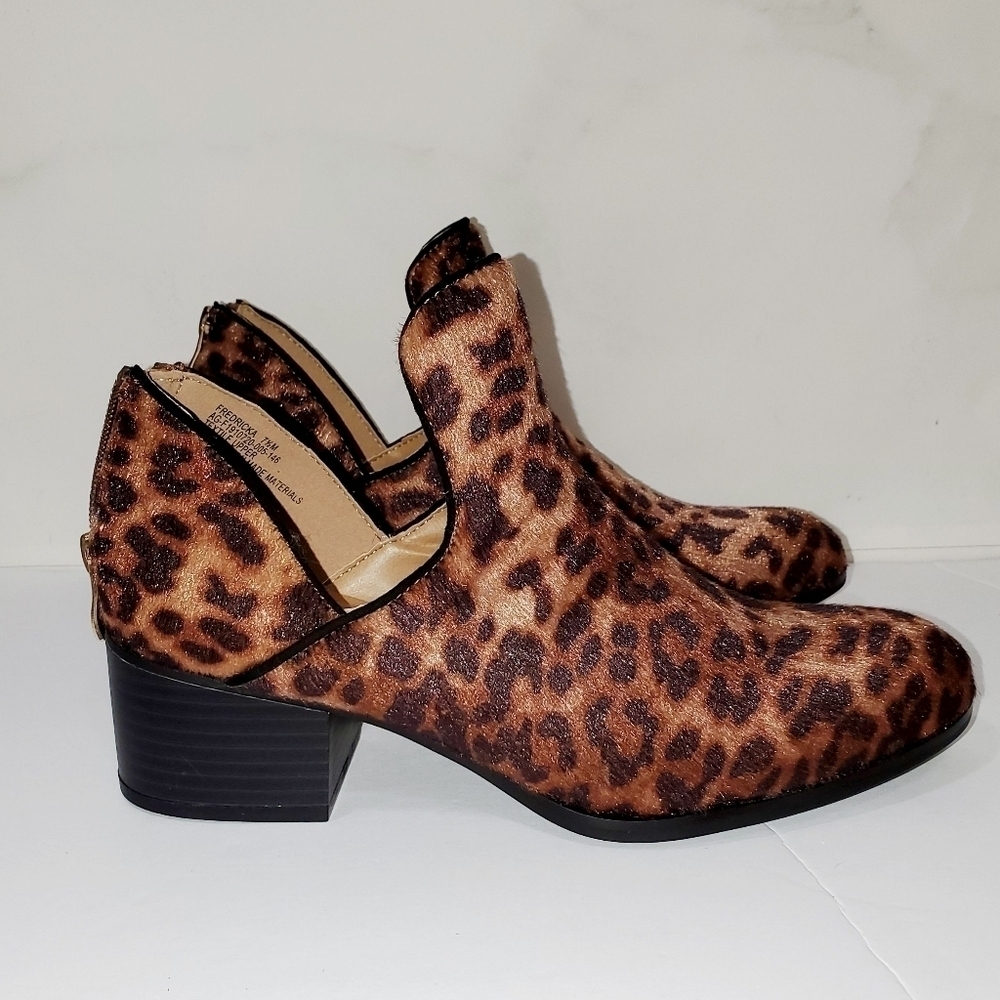 SALE 4/$30 New Directions Leopard Booties Size 7.5